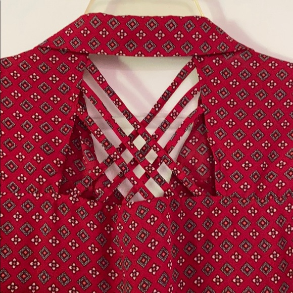 Unique top with cut-out design on the upper back —so cute! - Picture 3 of 13